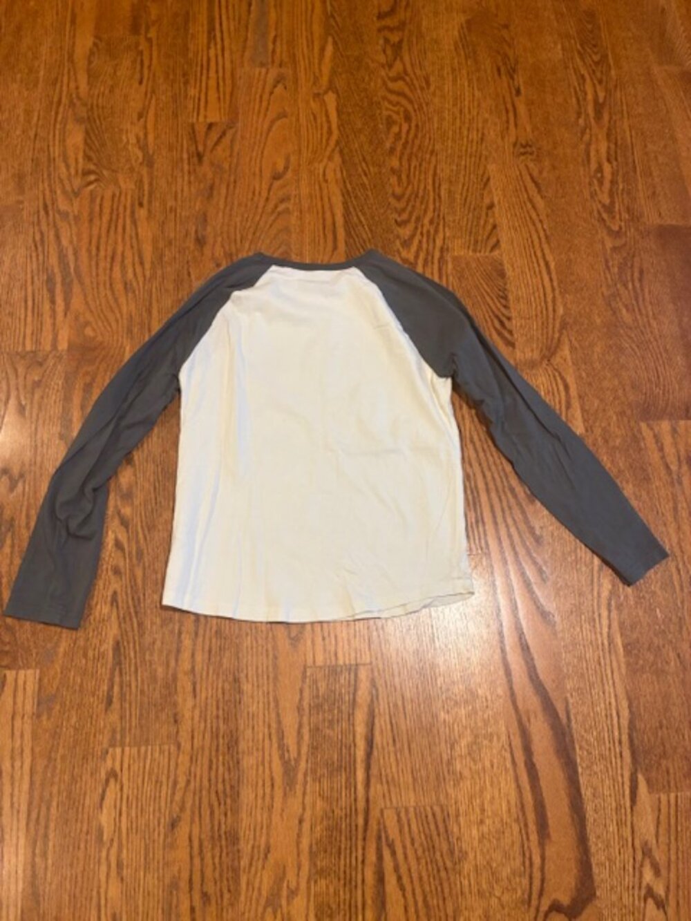 Mini Boden LS gray and ivory raglan tee with pirate theme size 11-12 years - Picture 4 of 4